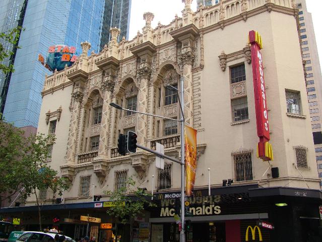 sydney-feb-b 185.JPG - It's the old Regent or Plaza picture palace (can't remember which). That was back in the days when going to the movies in town was a major event for which everyone dressed up in the nines.